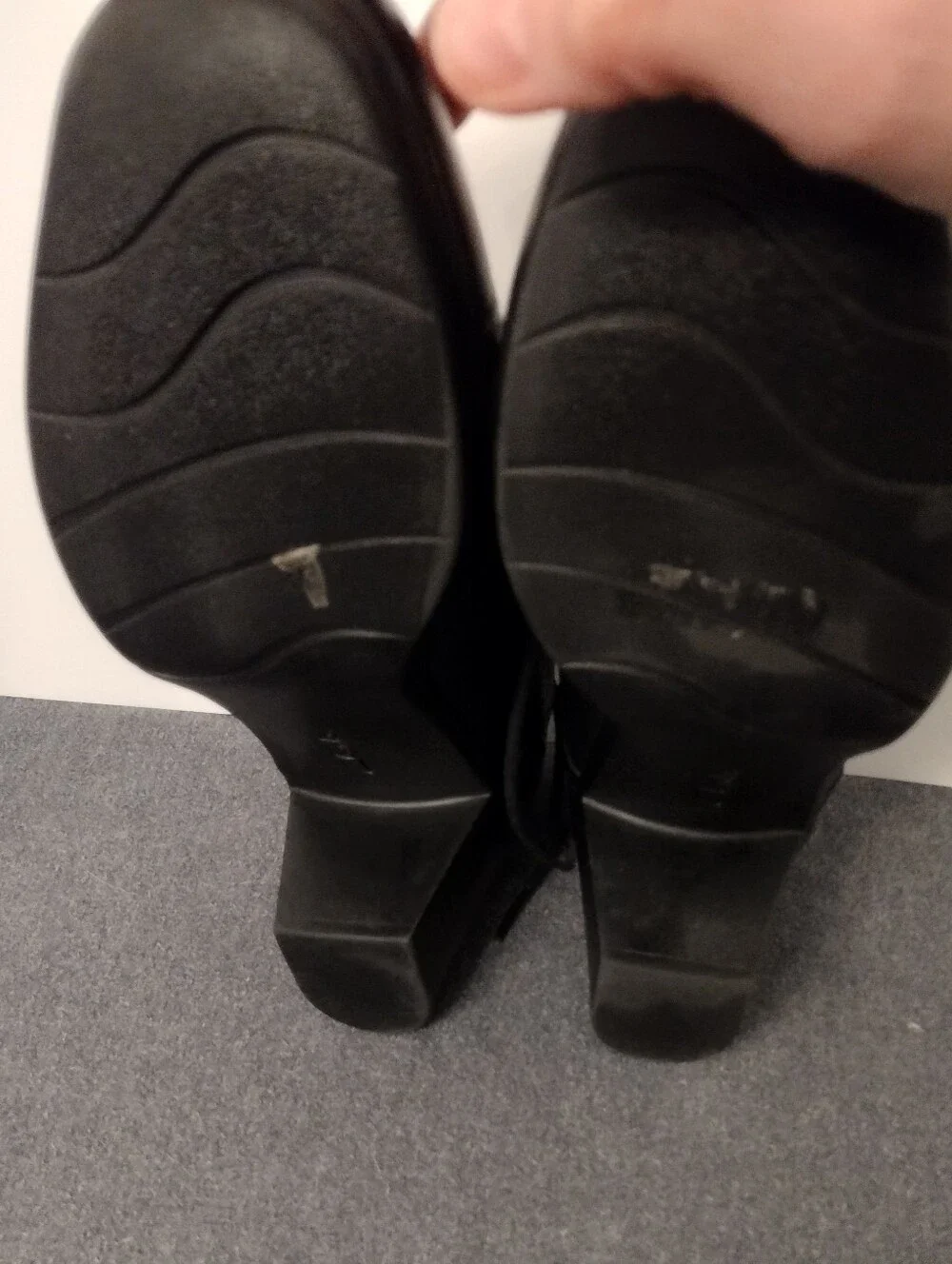 Clarks Black Lace-Up Block Heel Oxfords